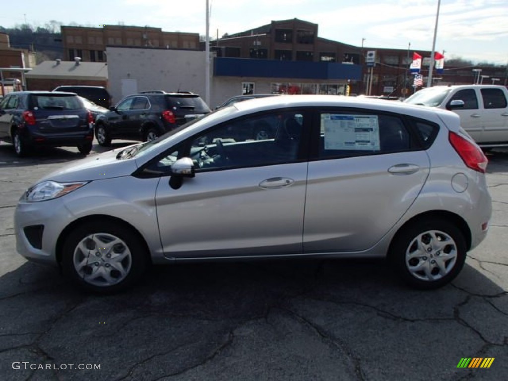 2013 Fiesta SE Hatchback - Ingot Silver / Charcoal Black photo #5