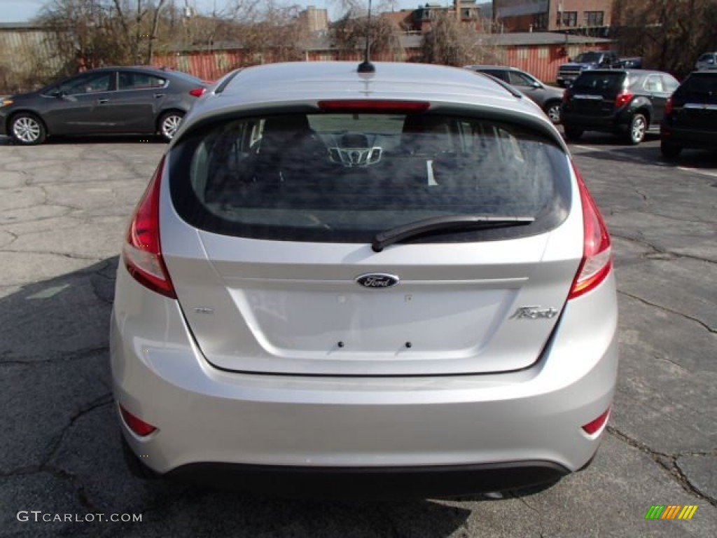 2013 Fiesta SE Hatchback - Ingot Silver / Charcoal Black photo #7