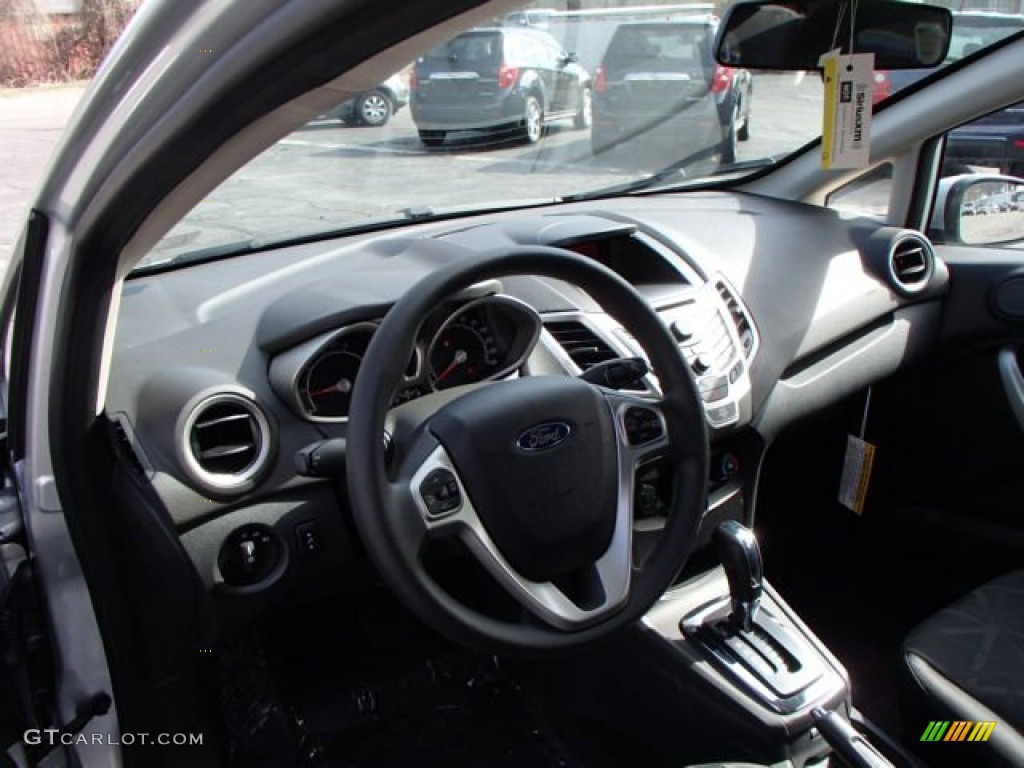 2013 Fiesta SE Hatchback - Ingot Silver / Charcoal Black photo #10