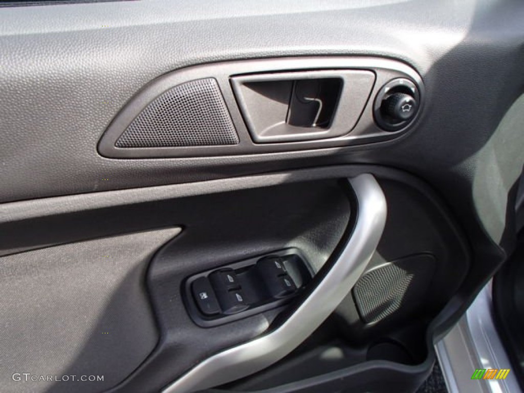 2013 Fiesta SE Hatchback - Ingot Silver / Charcoal Black photo #15