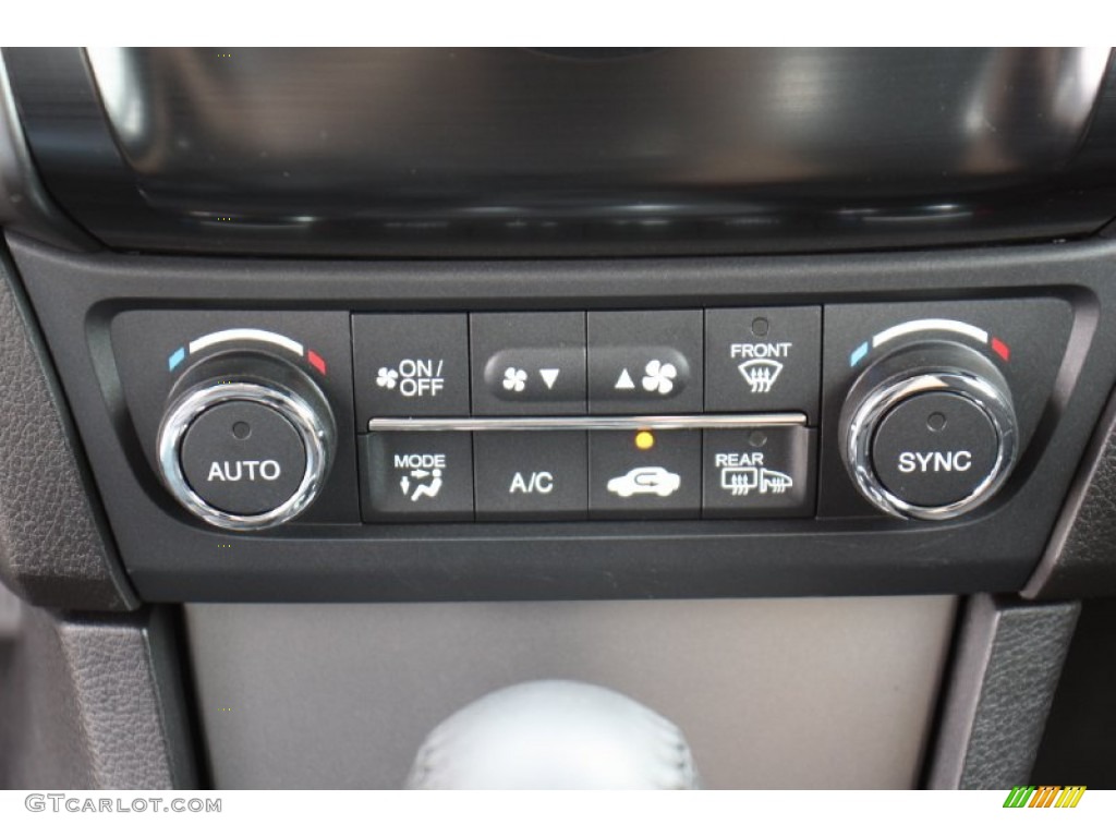 2013 Acura ILX 2.0L Controls Photo #79856888