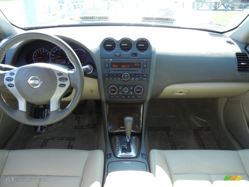 2010 Altima 2.5 SL - Sonoran Sand / Blond photo #21