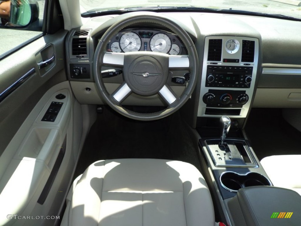 2008 Chrysler 300 Touring AWD Dashboard Photos