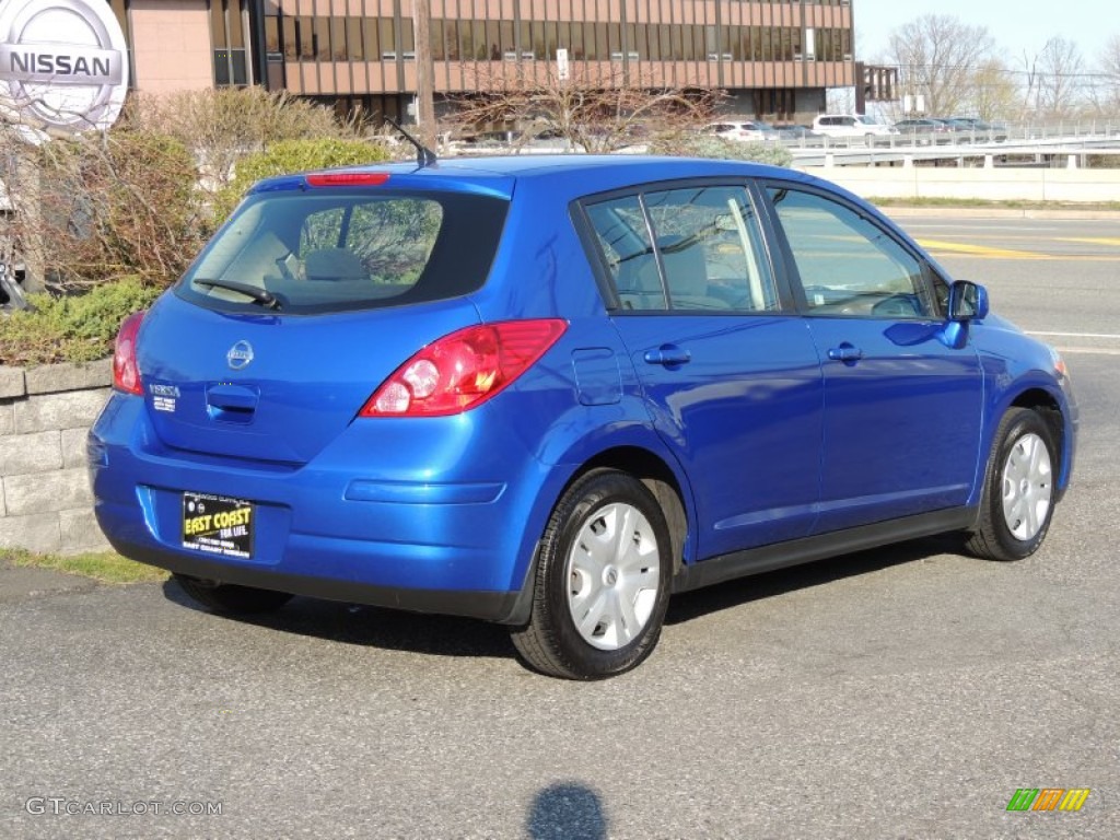 2010 Versa 1.8 S Hatchback - Metallic Blue / Charcoal photo #4
