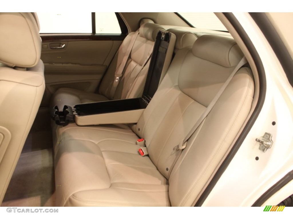 2007 Cadillac DTS Sedan Rear Seat Photos