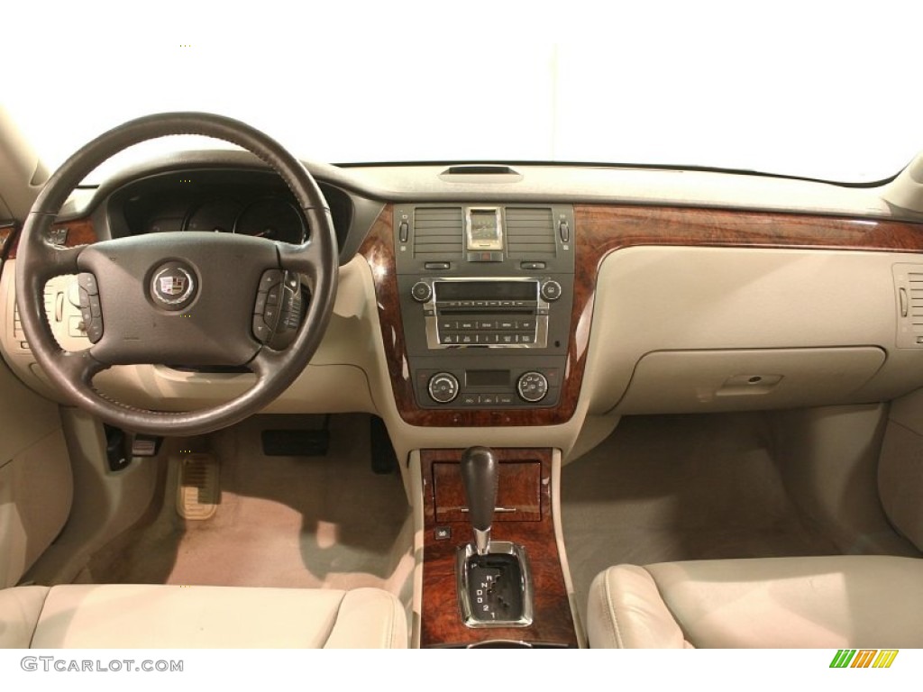 2007 Cadillac DTS Sedan Dashboard Photos