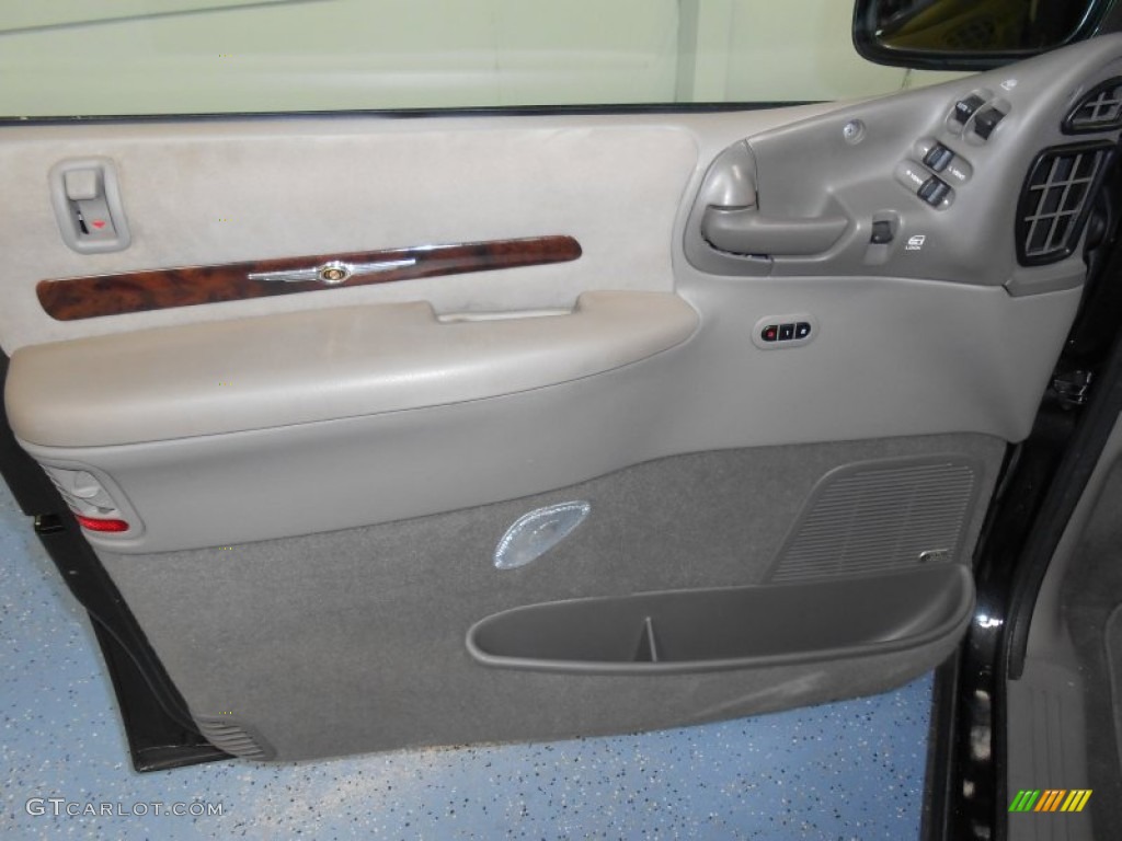 1999 Chrysler Town & Country Limited Mist Gray Door Panel Photo #79867134