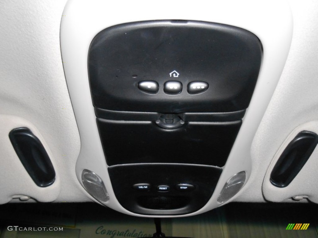 1999 Chrysler Town & Country Limited Controls Photo #79867279