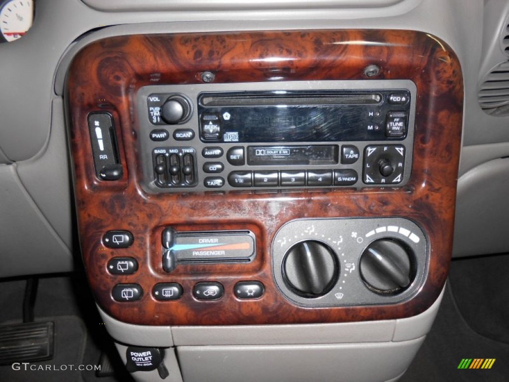 1999 Chrysler Town & Country Limited Controls Photo #79867297
