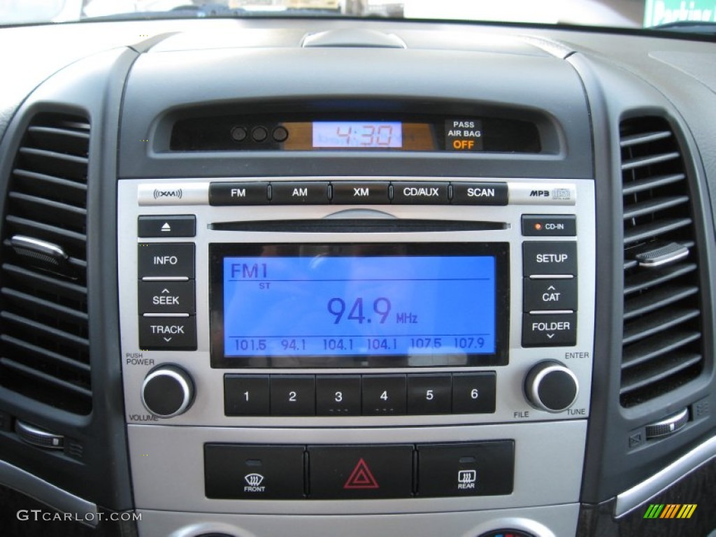 2009 Hyundai Santa Fe GLS 4WD Audio System Photos