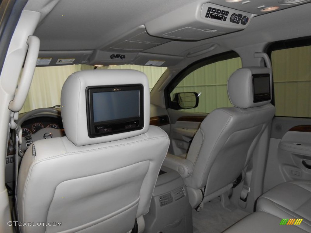 2010 Nissan Armada Titanium 4WD Entertainment System Photos