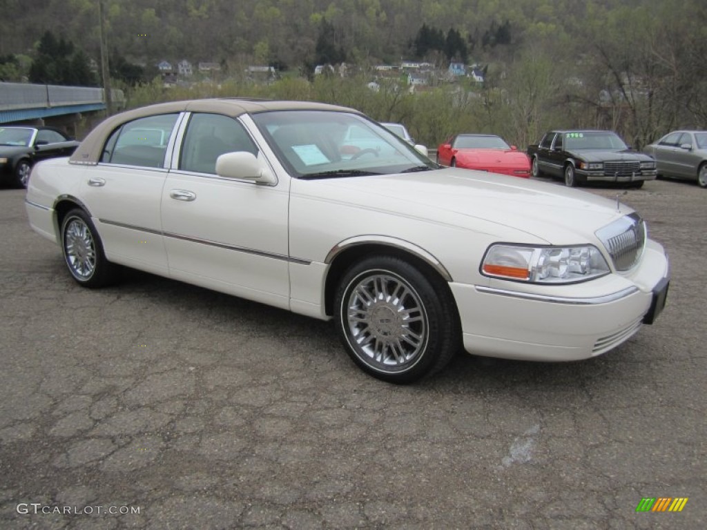 White Chocolate Tri-Coat 2007 Lincoln Town Car Signature Limited Exterior Photo #79875804