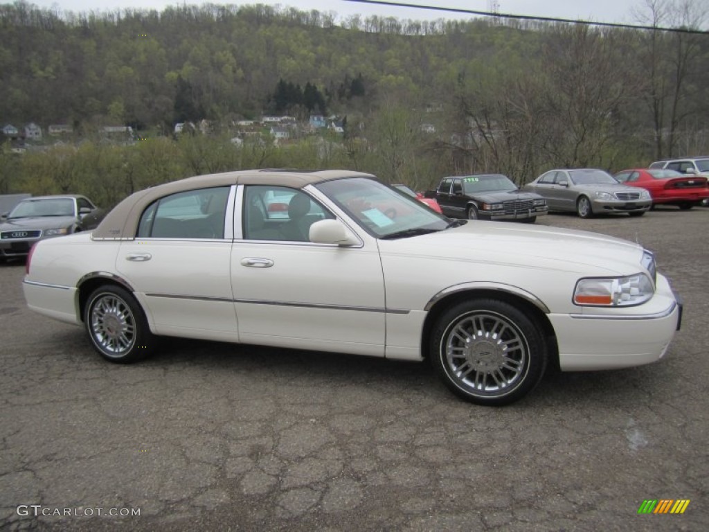 White Chocolate Tri-Coat 2007 Lincoln Town Car Signature Limited Exterior Photo #79876092