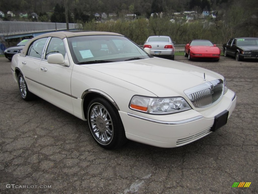 White Chocolate Tri-Coat 2007 Lincoln Town Car Signature Limited Exterior Photo #79876112