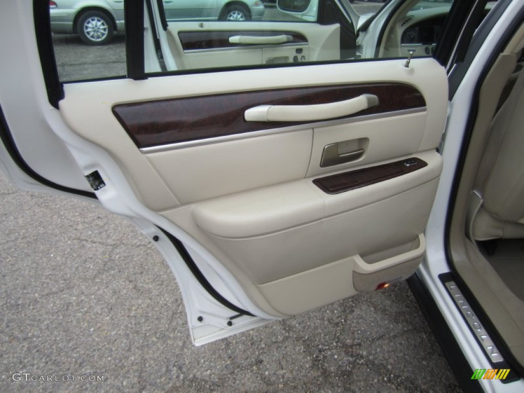 2007 Lincoln Town Car Signature Limited Light Camel Door Panel Photo #79876296