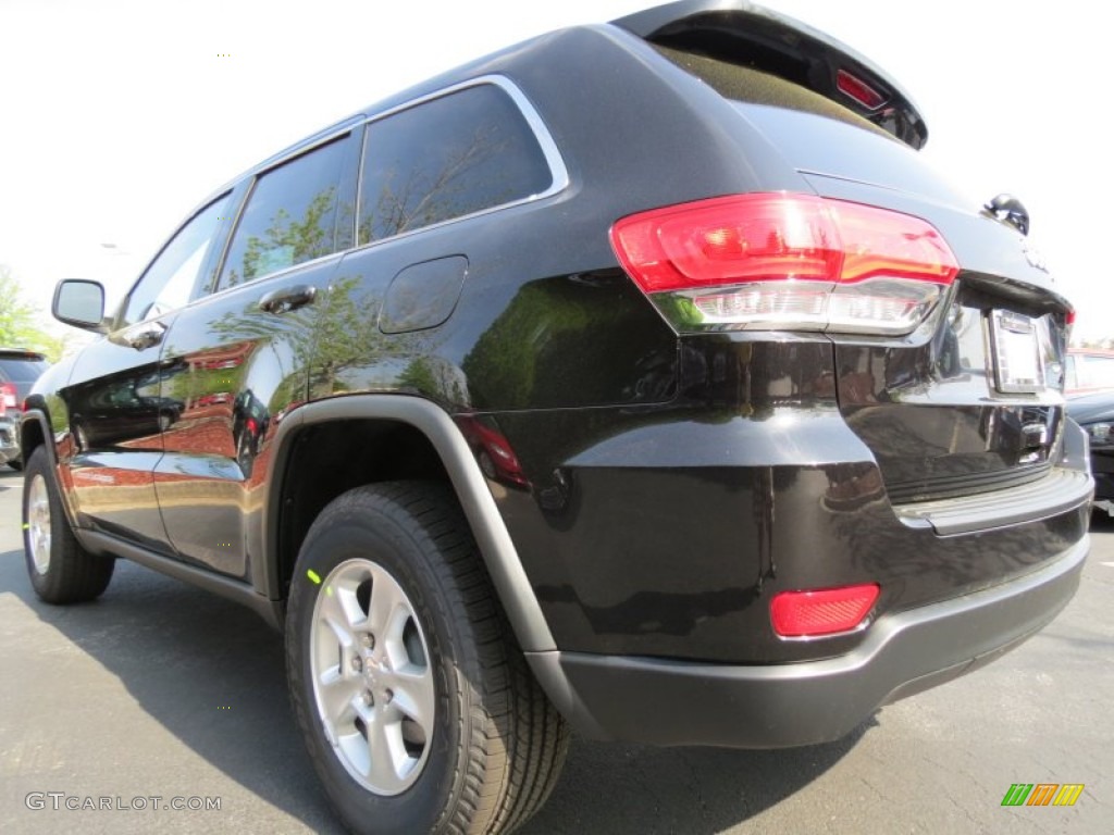 2014 Grand Cherokee Laredo - Brilliant Black Crystal Pearl / Morocco Black photo #2