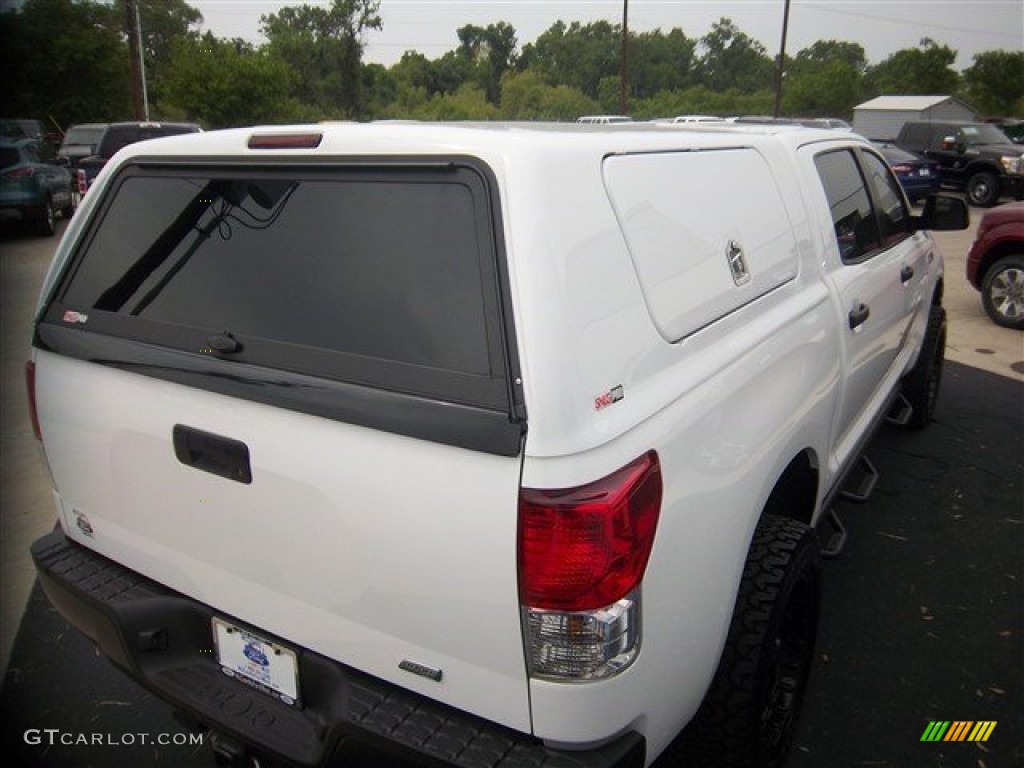 2011 Tundra CrewMax 4x4 - Super White / Graphite Gray photo #8