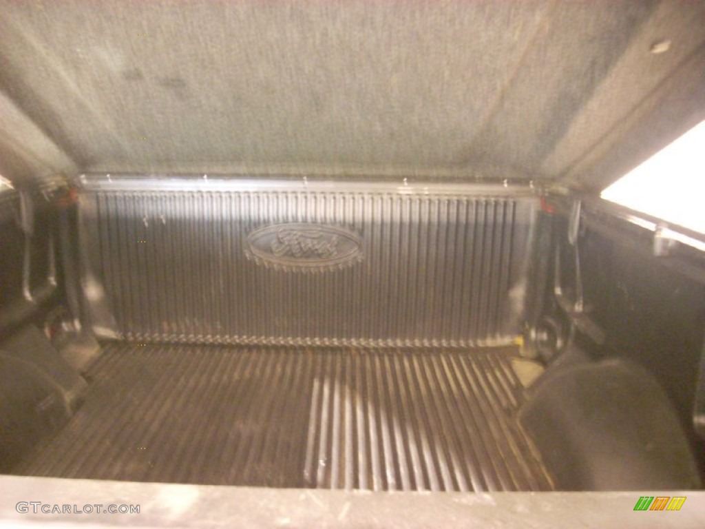 2005 F150 XL SuperCab 4x4 - Bright Red / Medium Flint/Dark Flint Grey photo #12