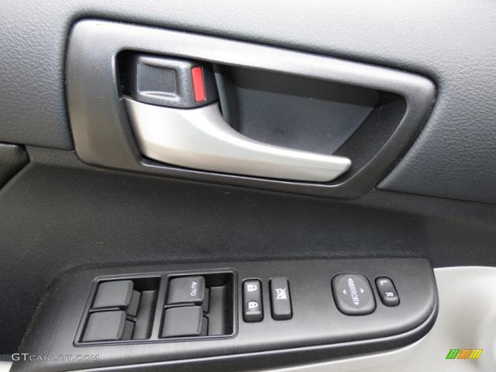 2013 Camry LE - Super White / Ash photo #10