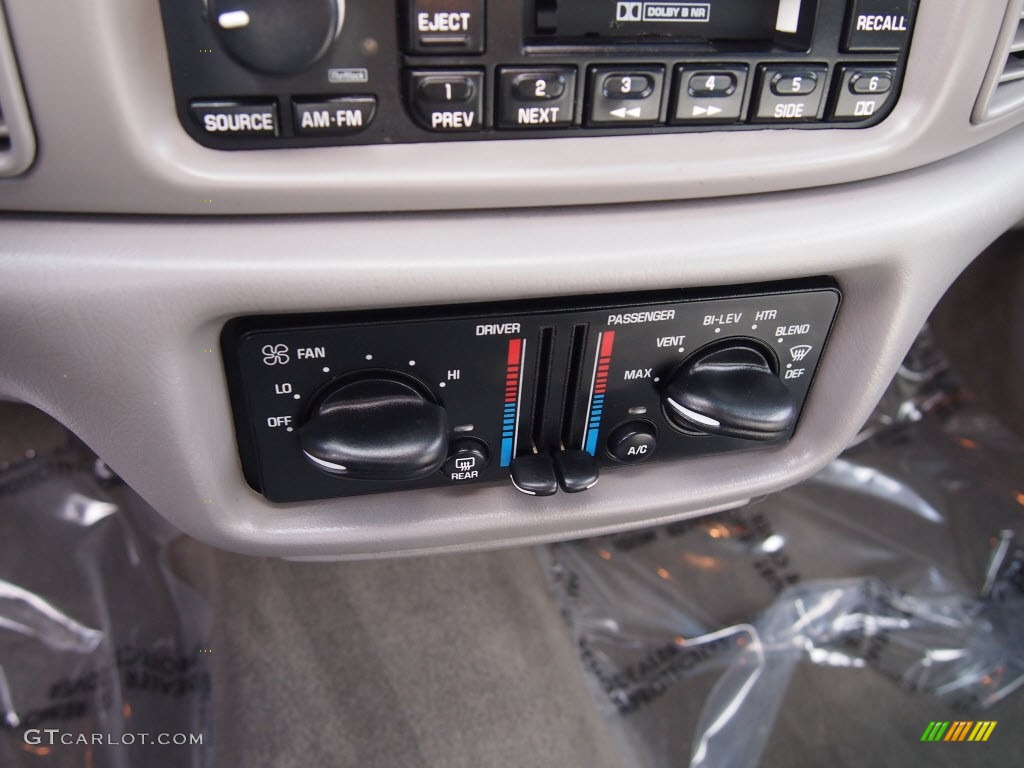 2001 Buick Century Limited Controls Photo #79886420