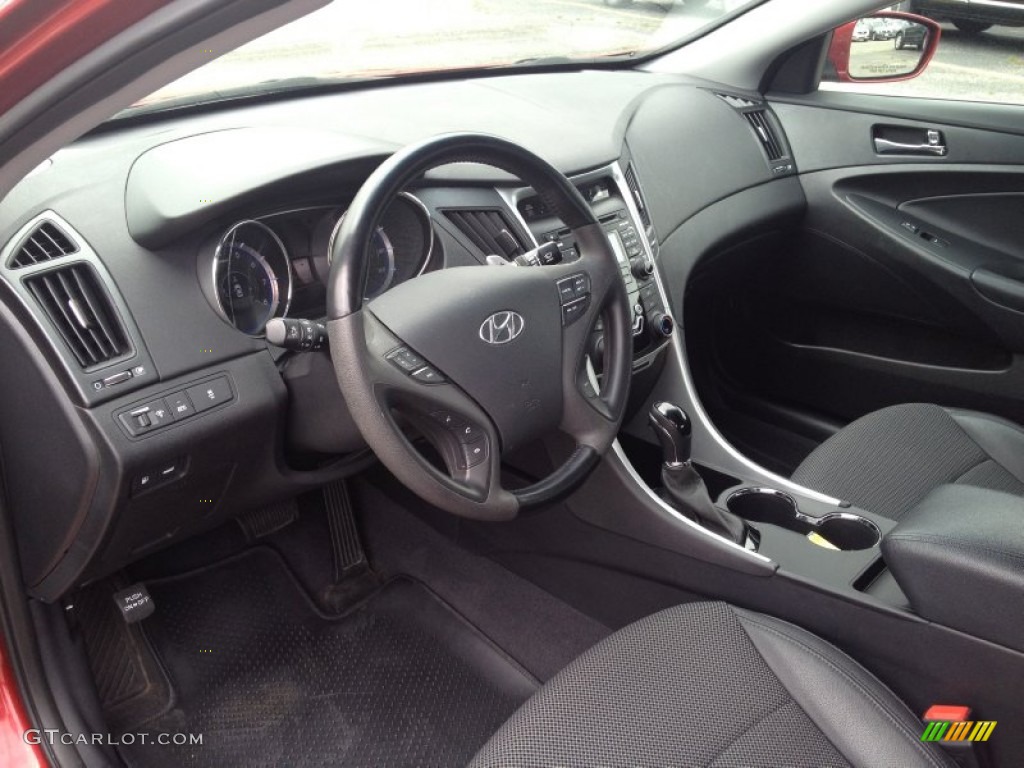 2011 Sonata SE - Venetian Red / Black photo #9