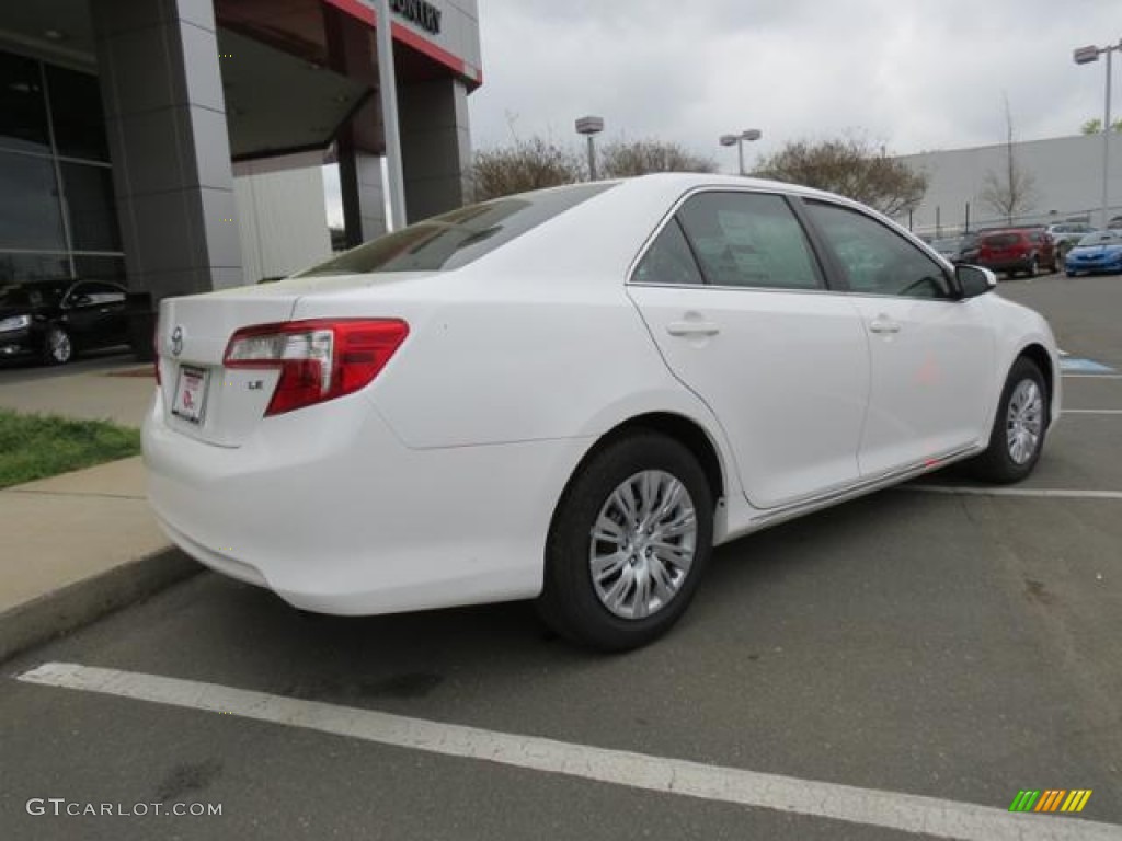 2013 Camry LE - Super White / Ash photo #17