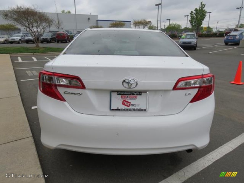 2013 Camry LE - Super White / Ash photo #18
