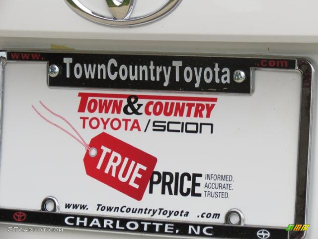 2013 Camry LE - Super White / Ash photo #21