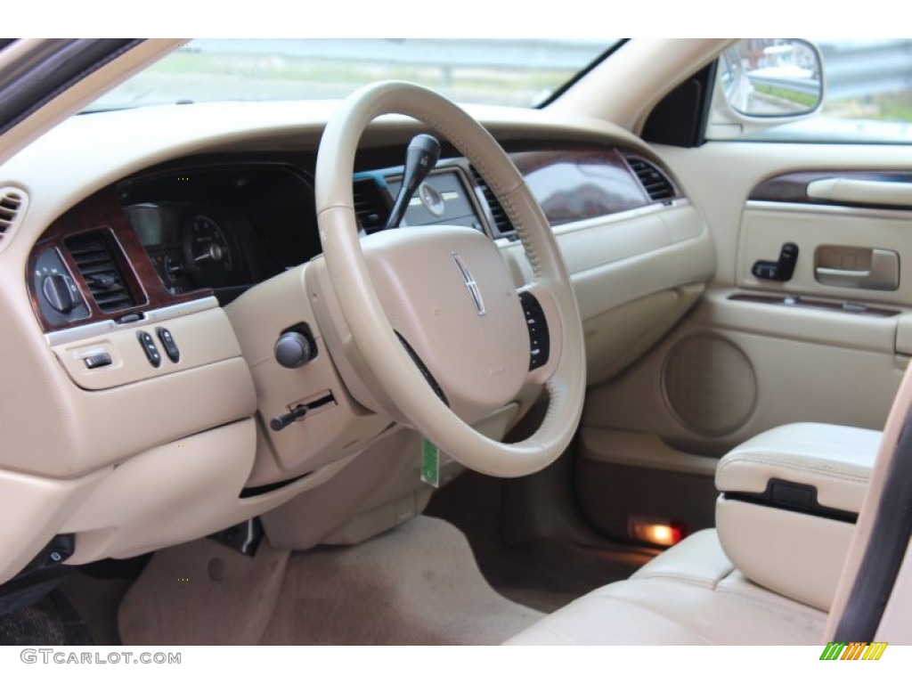 Light Camel Interior 2007 Lincoln Town Car Signature Photo #79887535