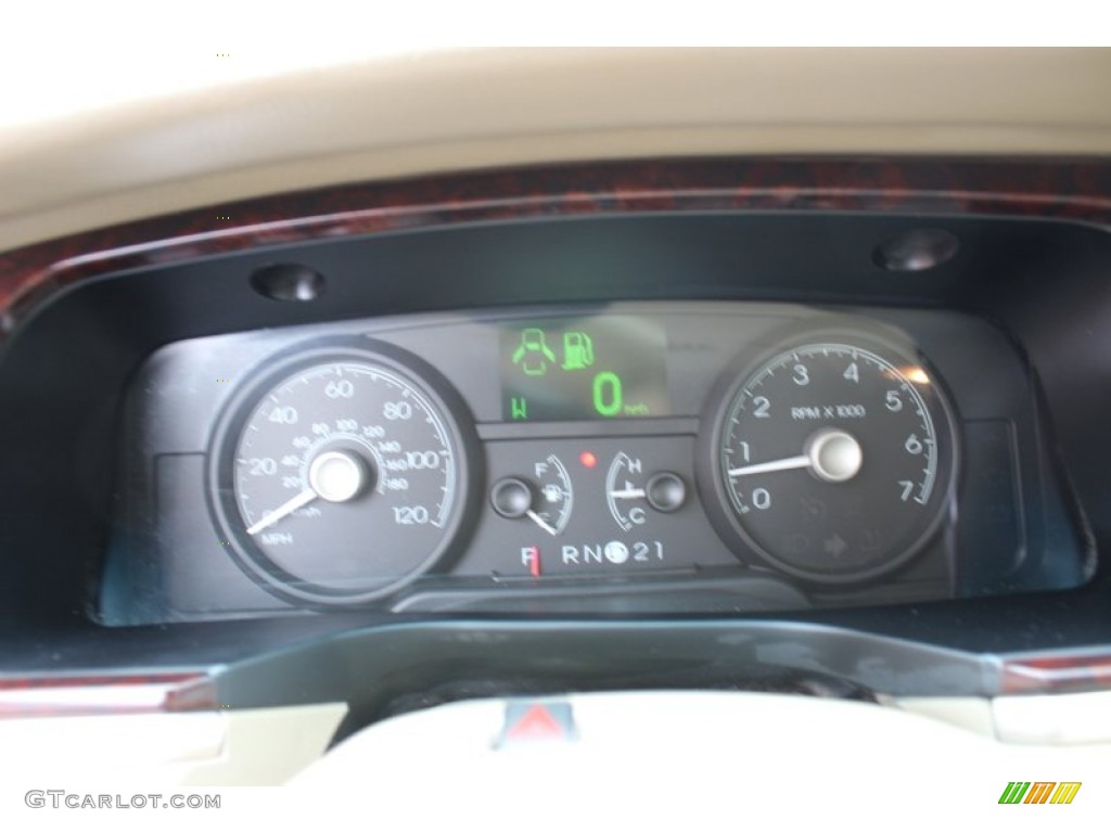 2007 Lincoln Town Car Signature Gauges Photo #79887554
