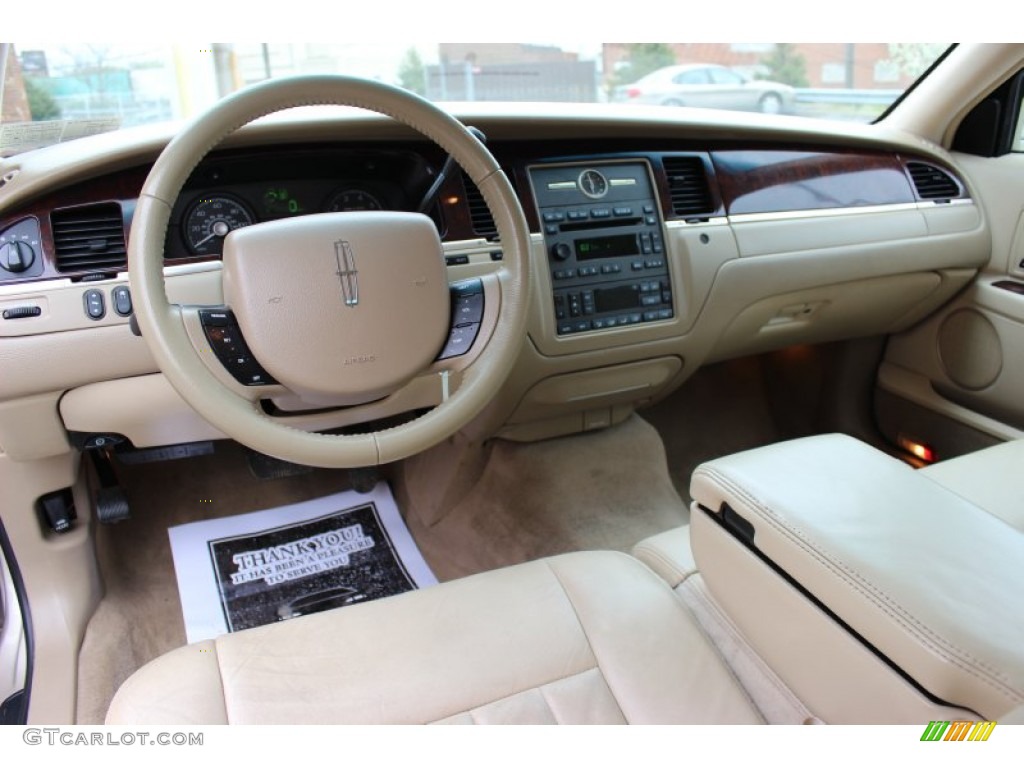 Light Camel Interior 2007 Lincoln Town Car Signature Photo #79887575