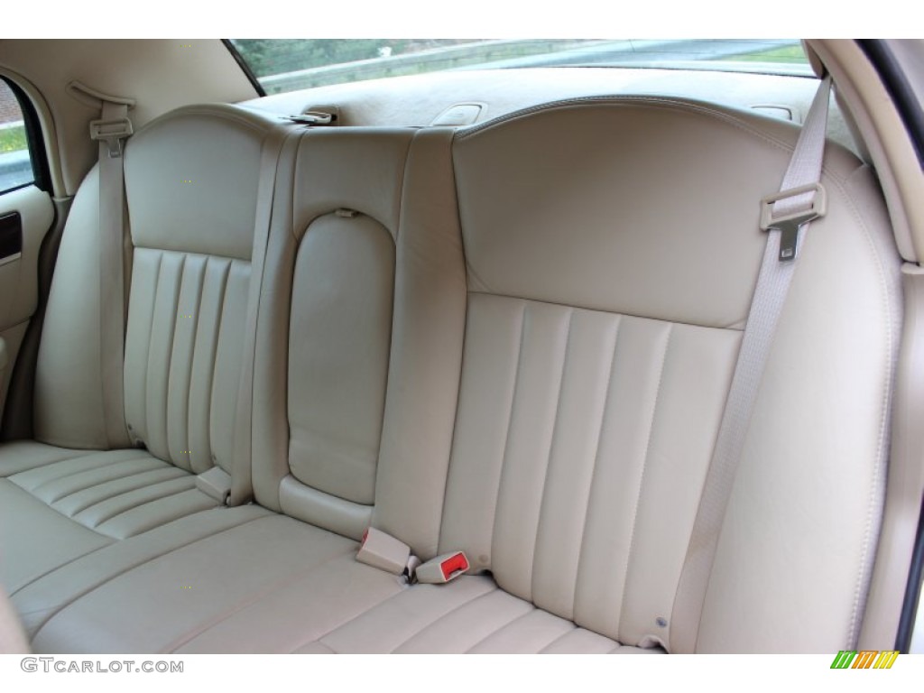 2007 Lincoln Town Car Signature Rear Seat Photo #79887812