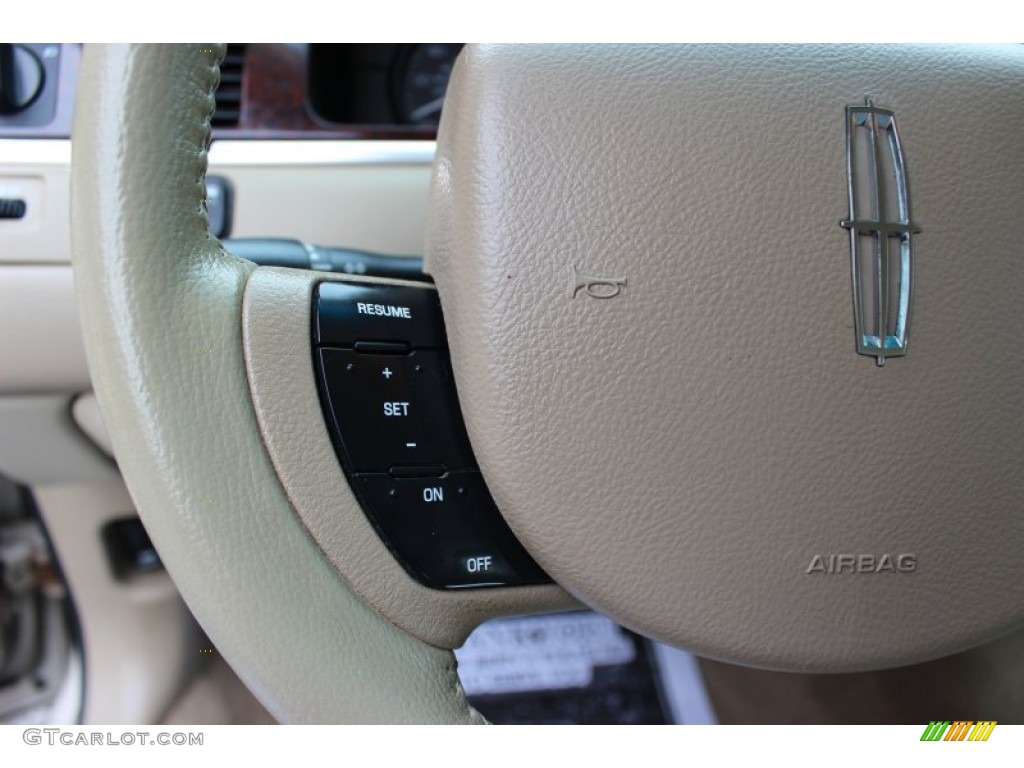 2007 Lincoln Town Car Signature Controls Photo #79887957