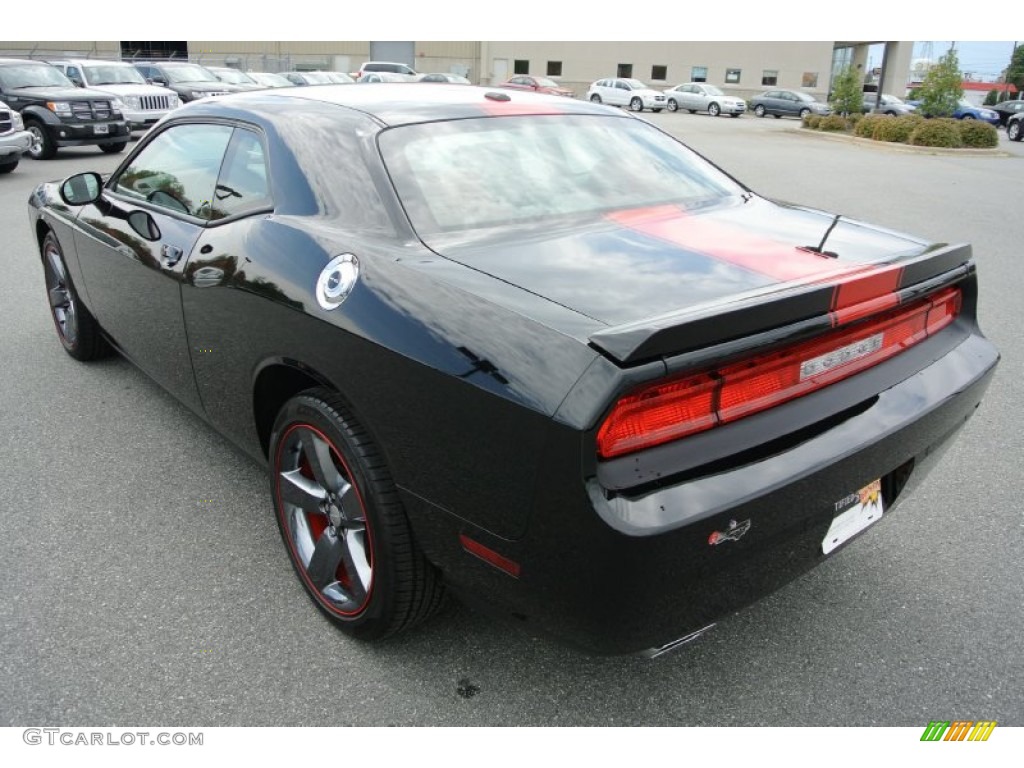 2013 Challenger SXT - Phantom Black Tri-Coat Pearl / Radar Red/Dark Slate Gray photo #5