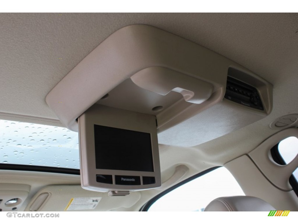 2005 Cadillac Escalade AWD Entertainment System Photo #79891255