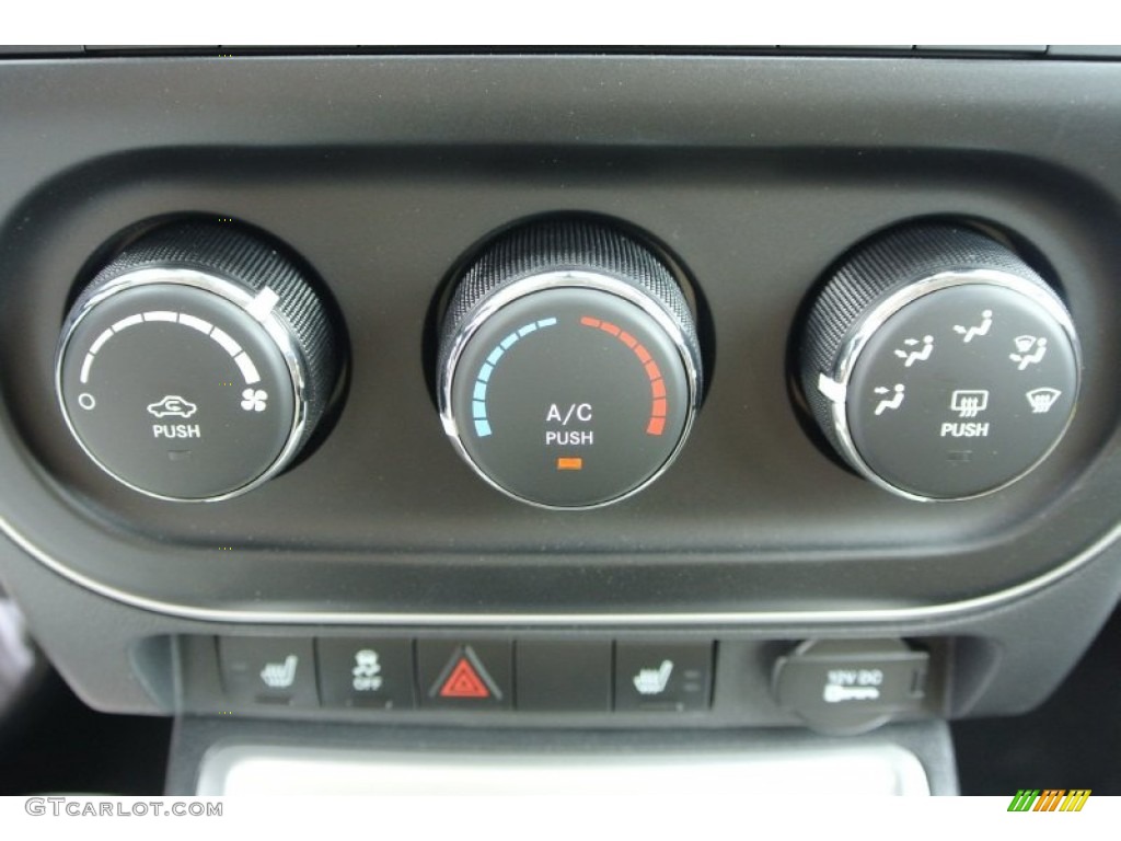 2014 Jeep Compass Latitude Controls Photo #79891572