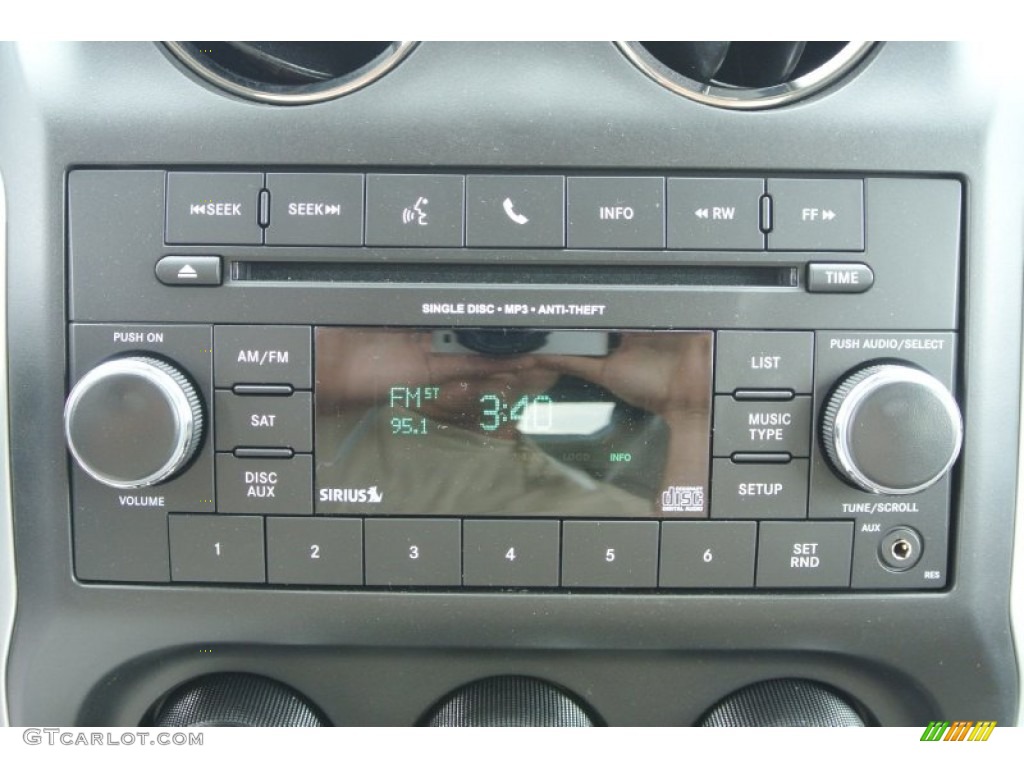 2014 Jeep Compass Latitude Audio System Photos