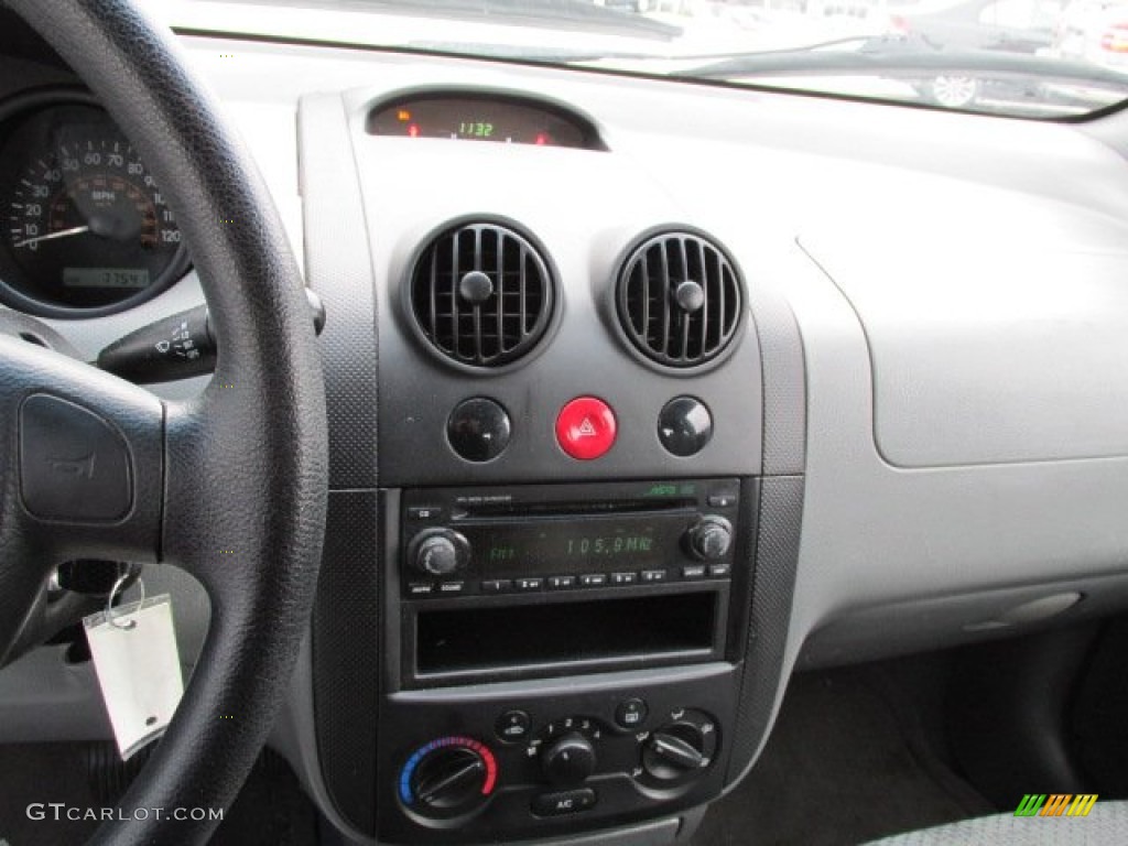 2004 Chevrolet Aveo Sedan Controls Photos