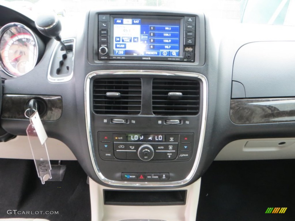 2011 Grand Caravan Crew - Dark Charcoal Pearl / Black/Light Graystone photo #40