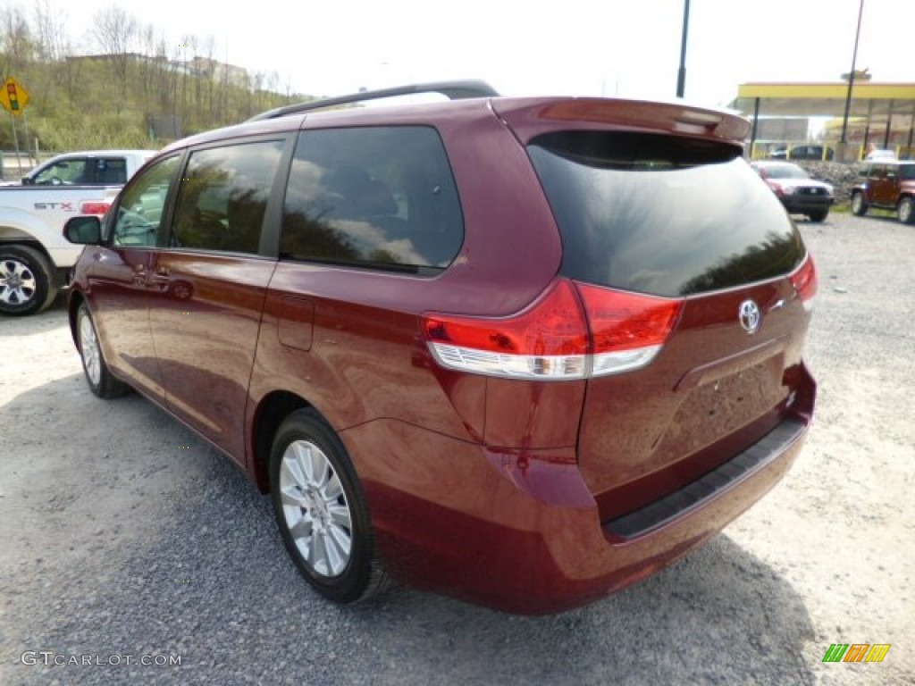 2011 Sienna LE AWD - Salsa Red Pearl / Light Gray photo #4