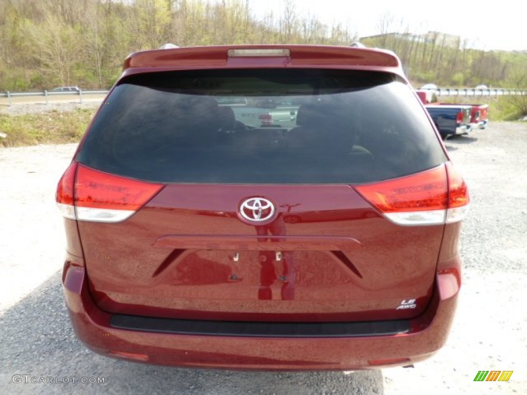 2011 Sienna LE AWD - Salsa Red Pearl / Light Gray photo #5
