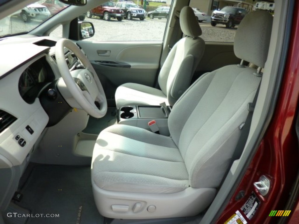 2011 Sienna LE AWD - Salsa Red Pearl / Light Gray photo #10