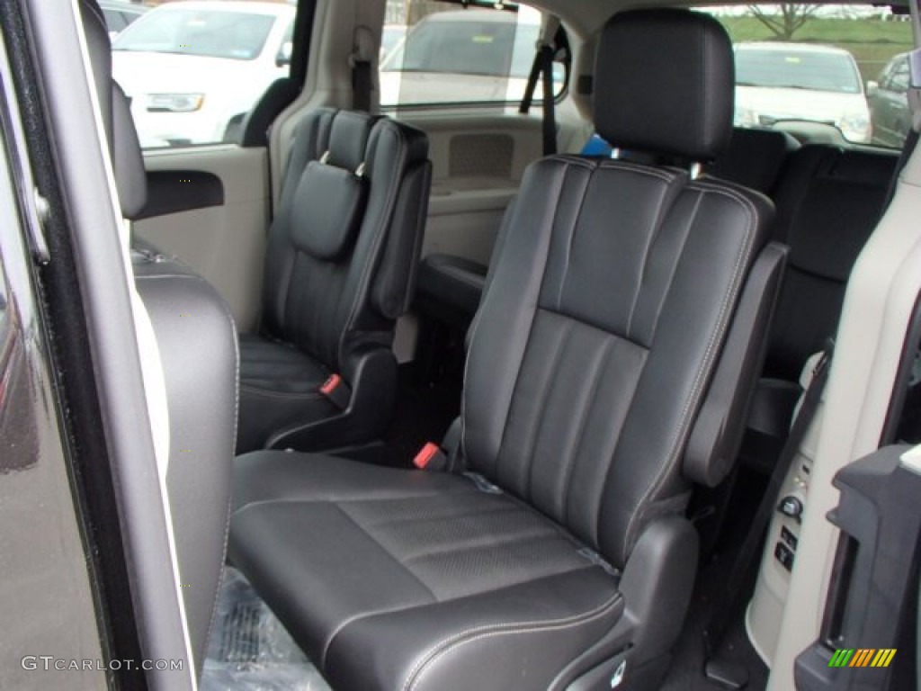 2013 Town & Country Touring - L - Brilliant Black Crystal Pearl / Black/Light Graystone photo #13