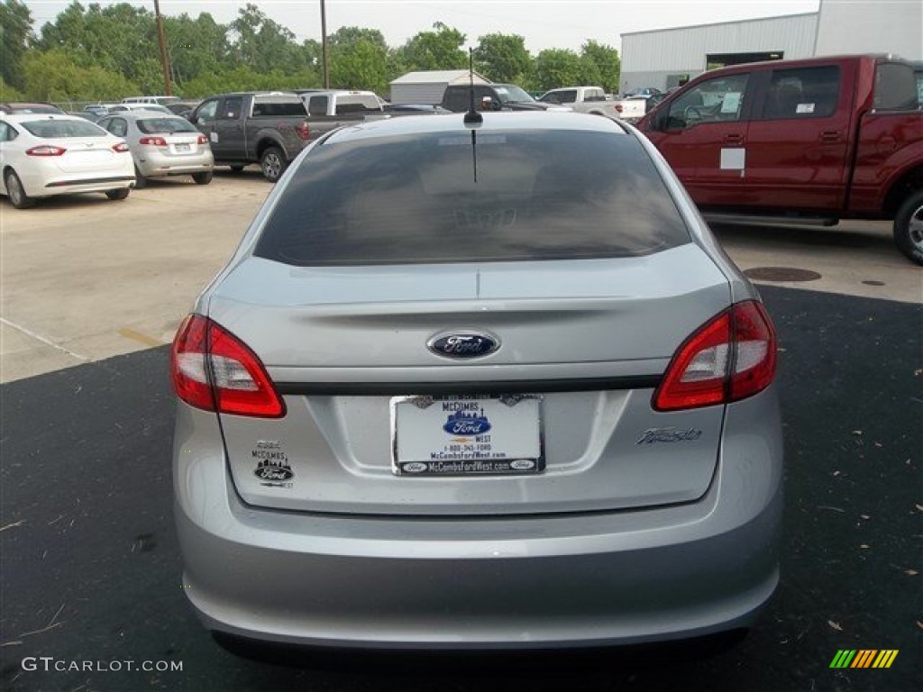 2013 Fiesta SE Sedan - Ingot Silver / Charcoal Black/Light Stone photo #4