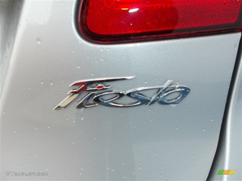 2013 Fiesta SE Sedan - Ingot Silver / Charcoal Black/Light Stone photo #5