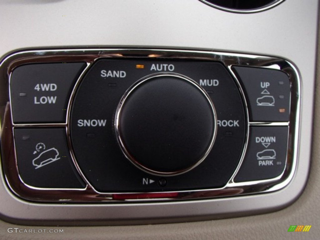 2014 Jeep Grand Cherokee Overland 4x4 Controls Photo #79898124