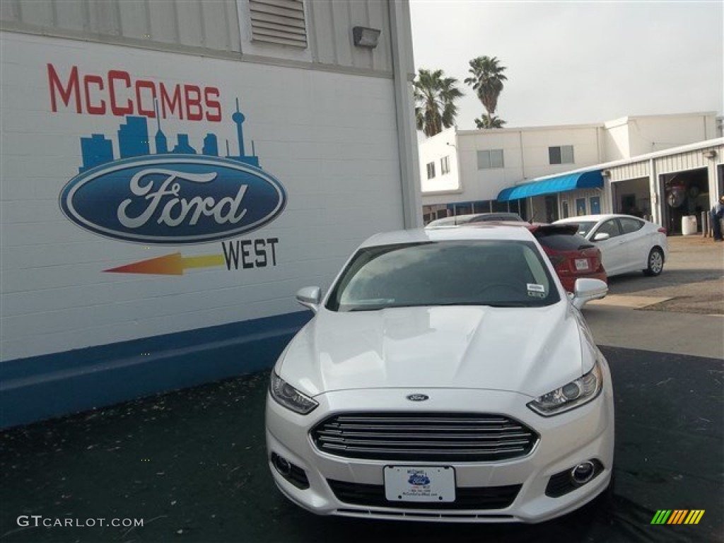 2013 Fusion SE 1.6 EcoBoost - White Platinum Metallic Tri-coat / Dune photo #1