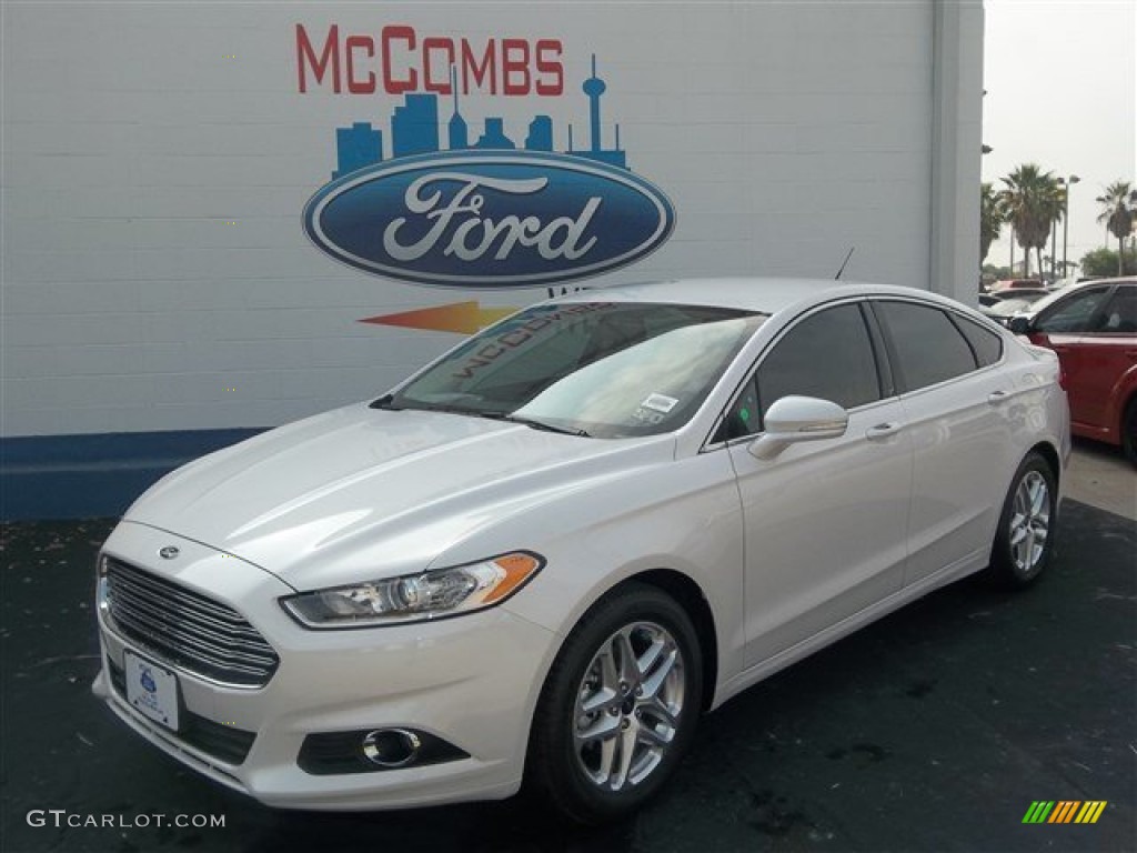 2013 Fusion SE 1.6 EcoBoost - White Platinum Metallic Tri-coat / Dune photo #2