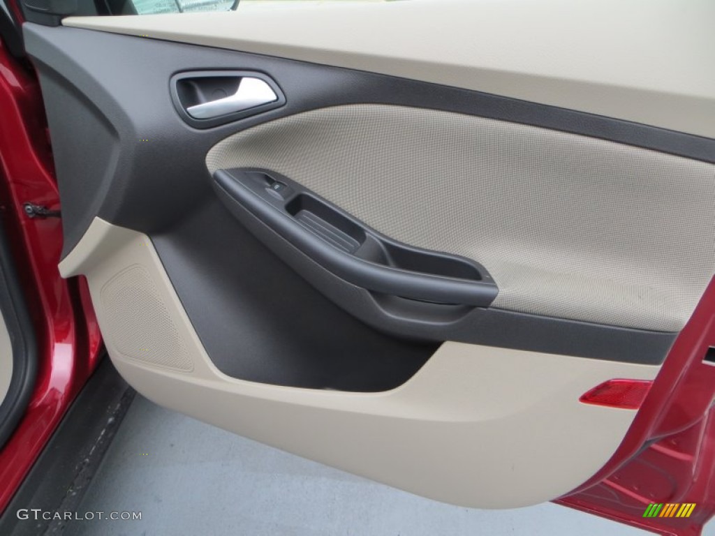 2013 Ford Focus SE Hatchback Medium Light Stone Door Panel Photo #79899001