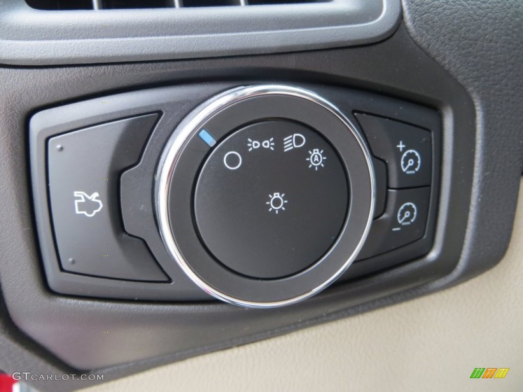 2013 Ford Focus SE Hatchback Controls Photo #79899327